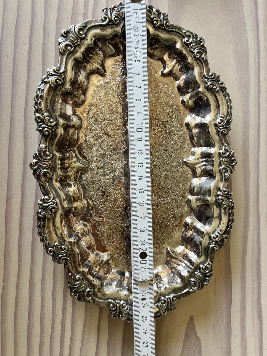 Piatti di portata: Antikes versilbertes Servivetablett mit Ornament  – Usato da Bolligen venduto da Solina12 4