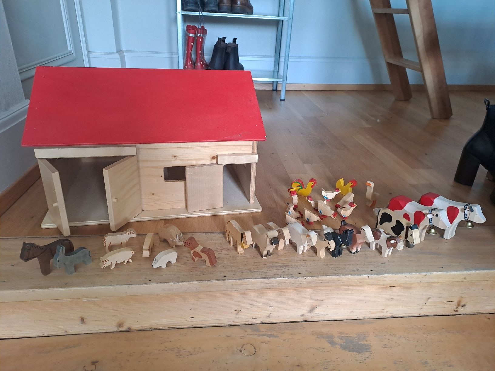 Spielzeuge: Spiel-Kuhstall mit Tierli – Gebraucht aus Zürich von Jeanlavioline 1