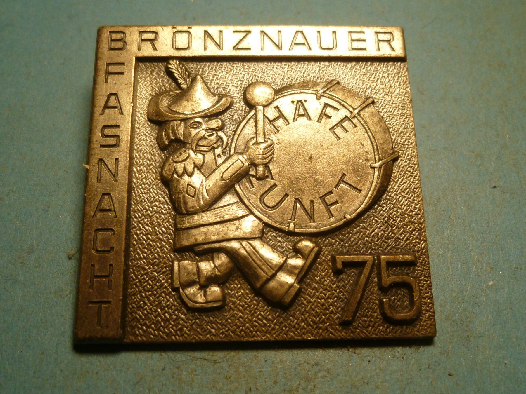 Plaketten & Abzeichen: BRÖNZNAU 1975 SILBER – Gebraucht aus Ried (Muotathal) von Mandarin02