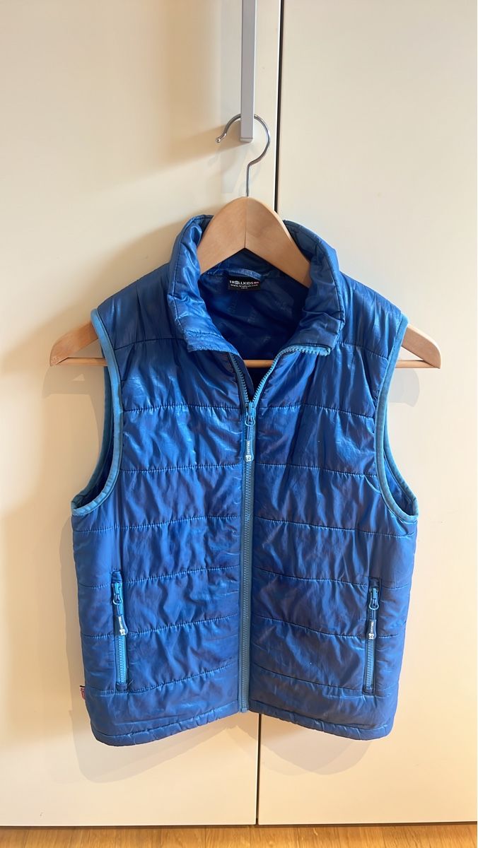 Altro abbigliamento per bambino: Trollkids Vest Size 152 Blue – Usato da Zürich venduto da JuneBaby12