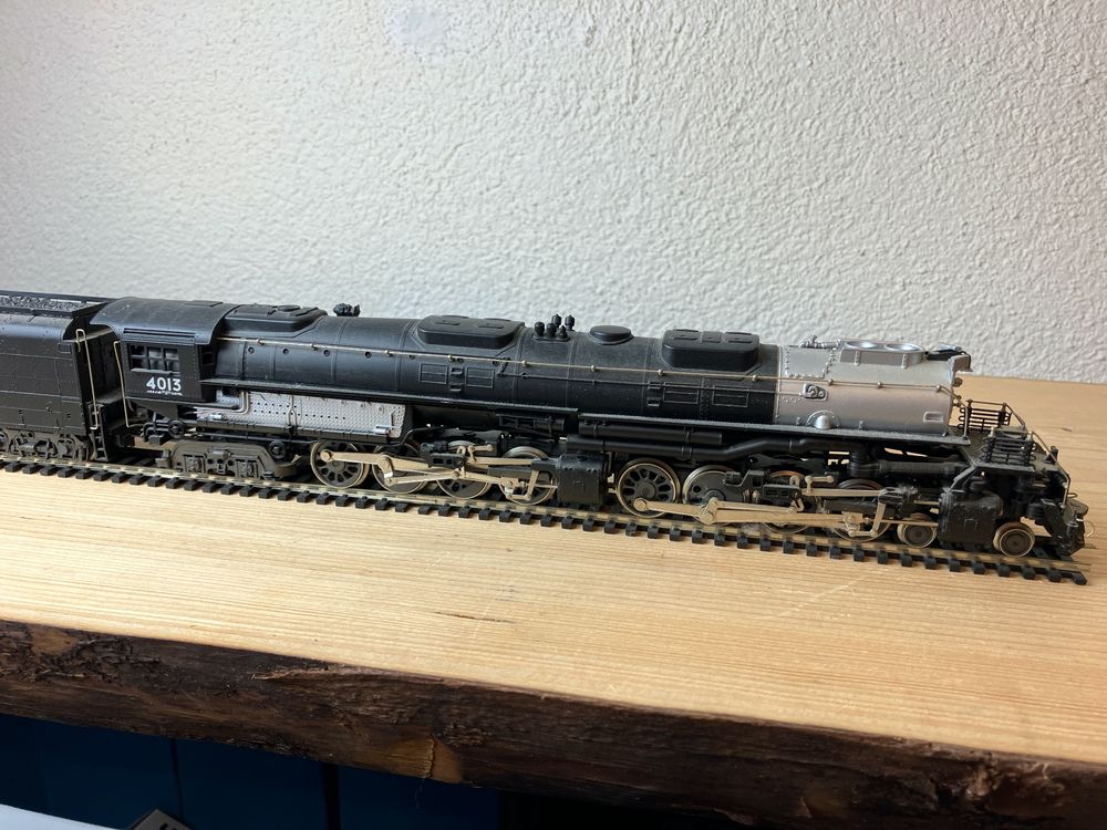 A Rivarossi gauge HO 4 8 8 4 locomotive 4005 'Big Boy' and tender, finished in Union Pacific black l