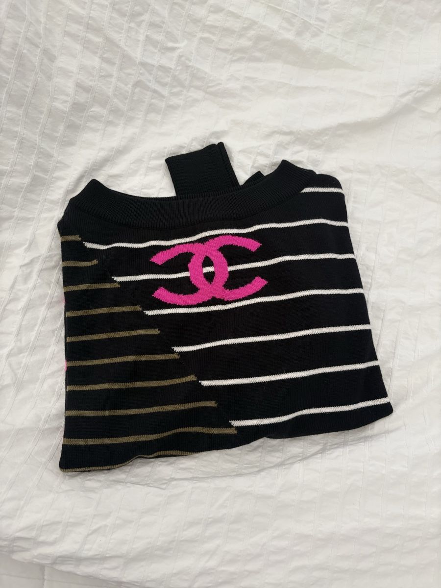 Chanel Tops: Chanel 100%wool knit – Gebraucht aus Frauenfeld von Classiclover