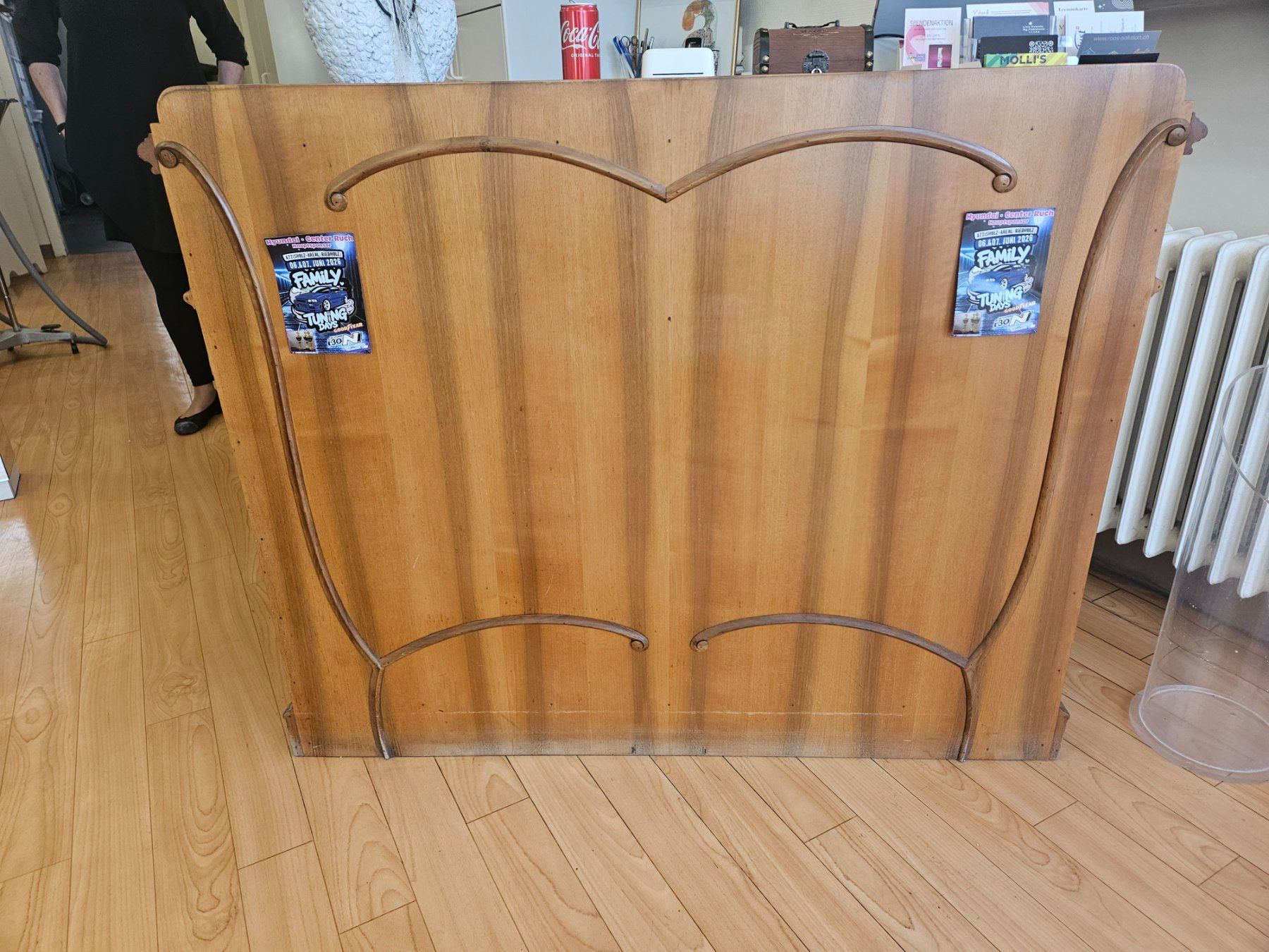 Credenze: Antikes Nussbaum Buffet-/ Anrichte-Möbel – Usato da Oberbipp venduto da Marci.A. 2