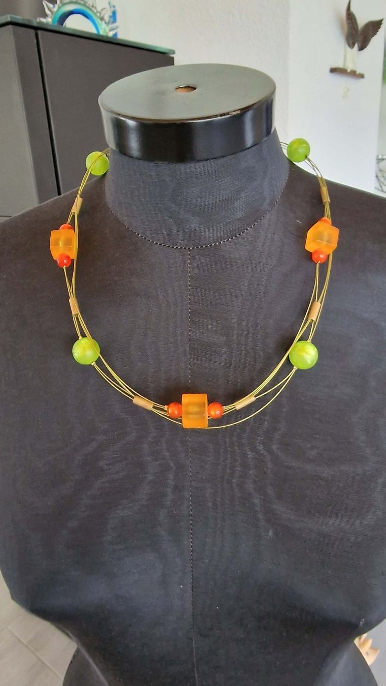 Colliers: Schöne Modeschmuck-Kette – D'occasion à Wil  AG par Kfloh