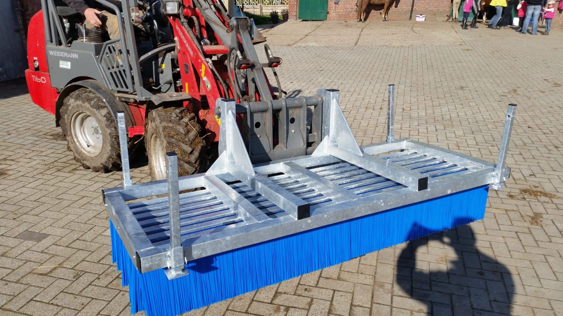 Altro in Apparecchi per la pulizia: Kehrbesen, Bockkehrbesen – Nuovo e nell'imballaggio originale da Aesch LU venduto da hooz