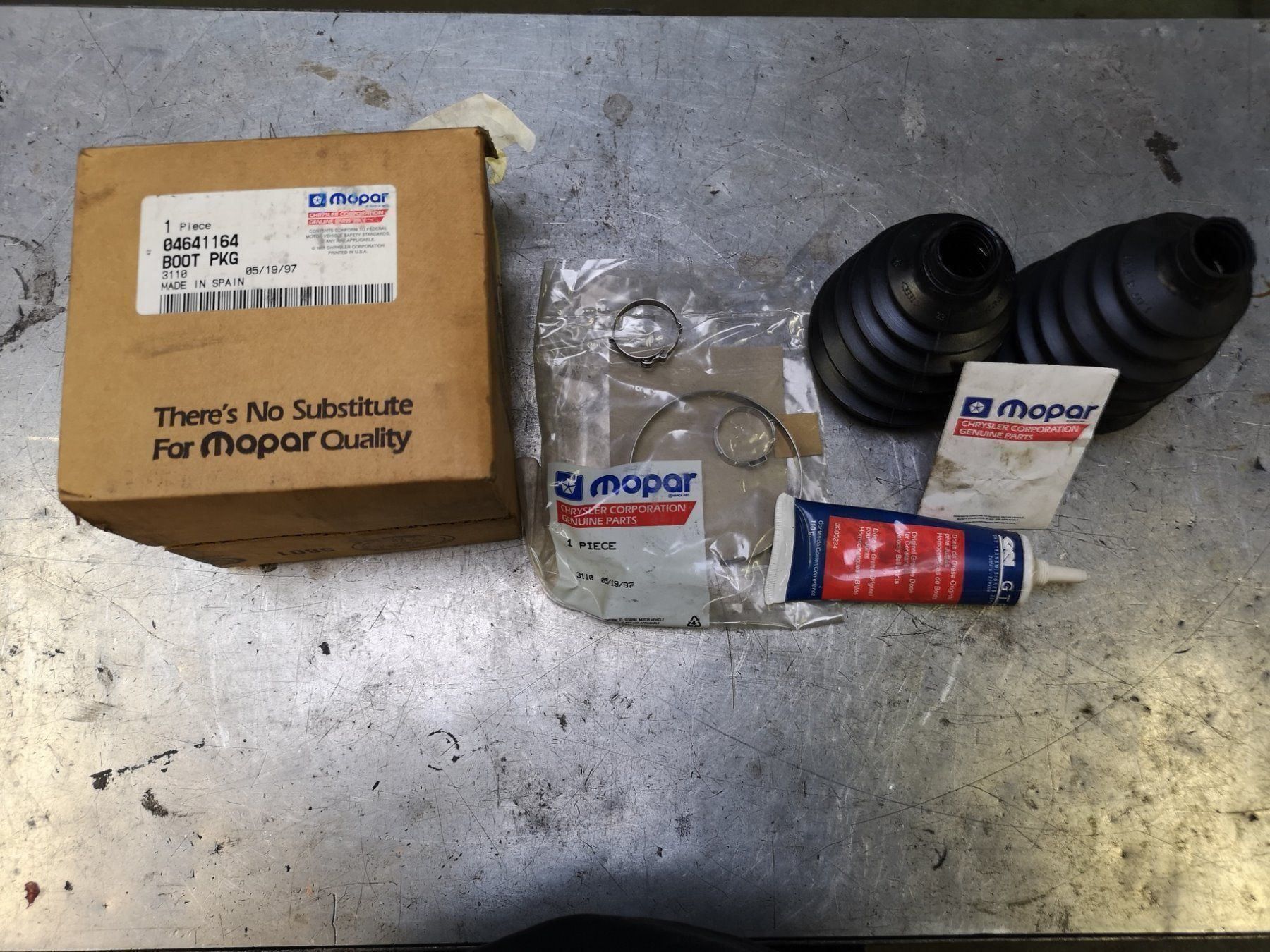 Alle Autoersatzteile: ATW-Manschetten 04641164 – Neu und originalverpackt aus Matten b. Interl von Hardergarage