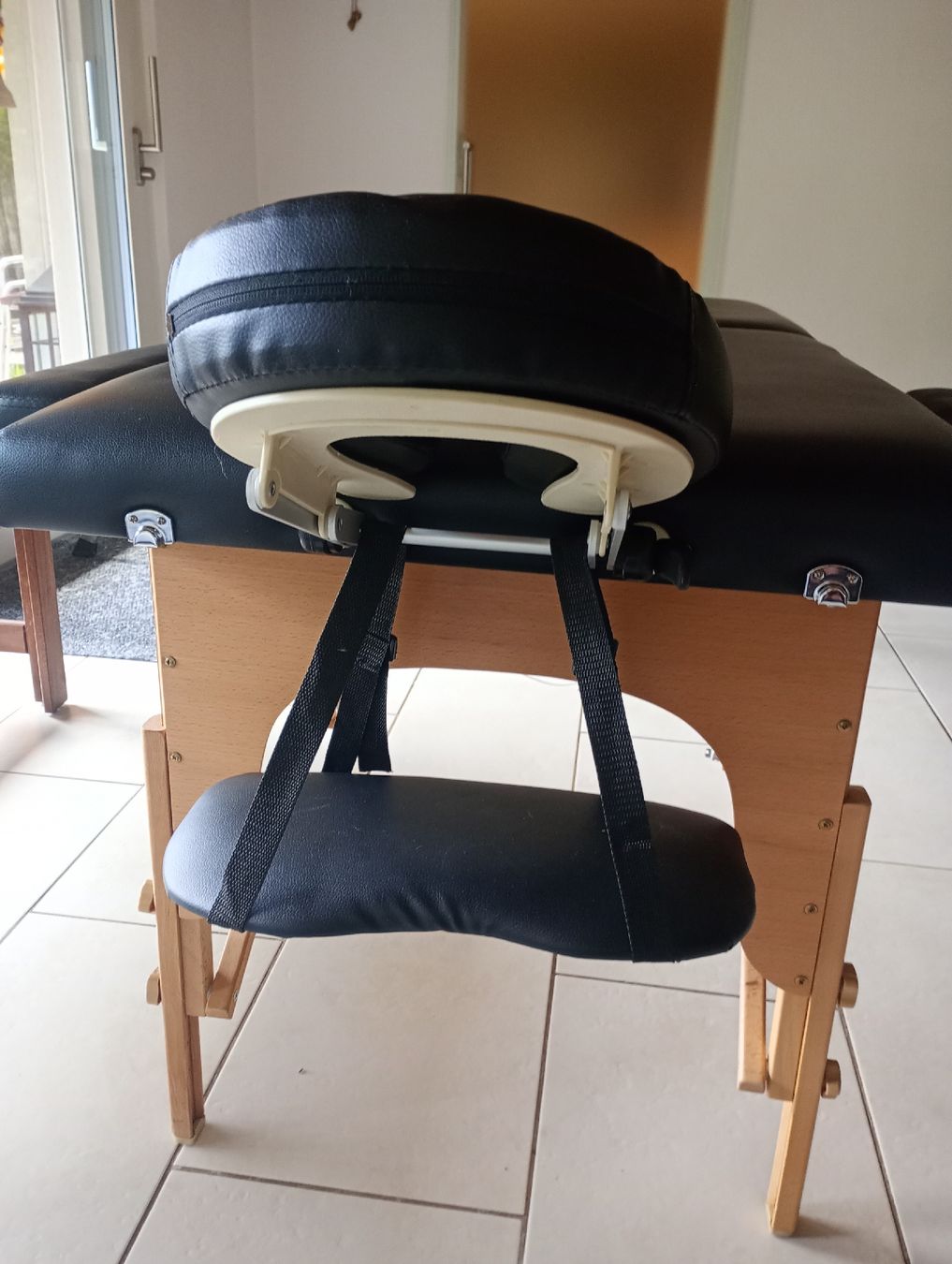 Lettini & sedie per cosmetici: Massagetisch  – Usato da Effretikon venduto da olg_jq7m 3