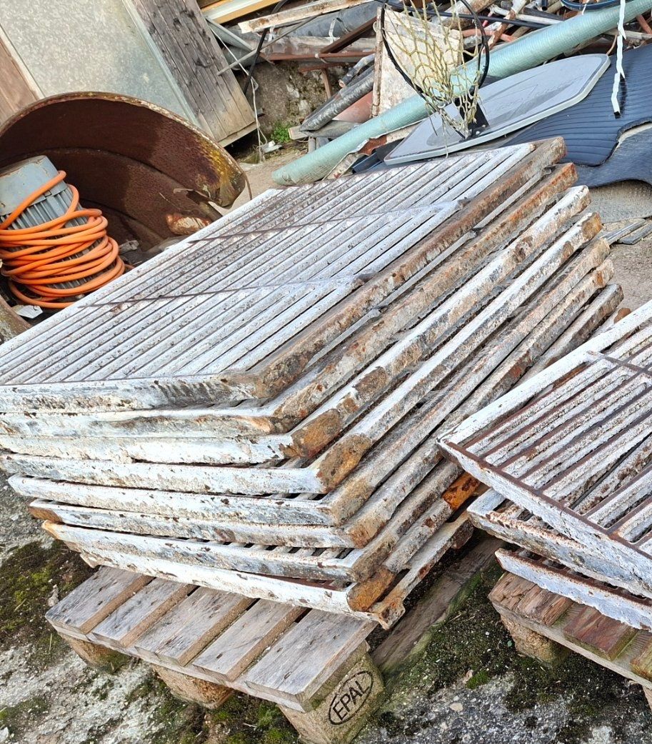 Griglie e Inferriate: Gussroste aus Anbindestall 90x96 cm – Usato da Kaltbrunn venduto da MA5555 2