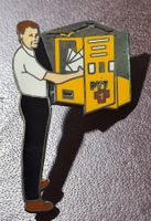O584B - Pin Die Post PTT Briefkasten Leerung