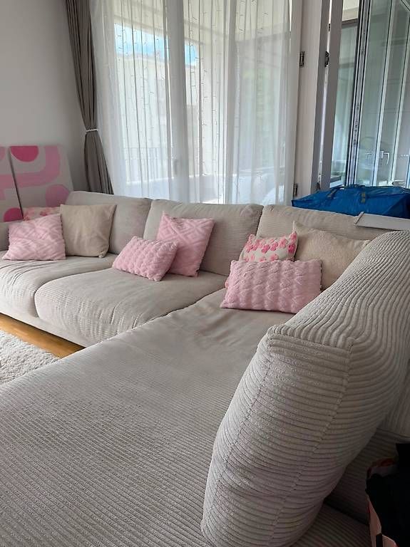 Livique Divani: gepflegtes Sofa mit Cordstoff – Usato da St. Gallen venduto da jeanninesharon