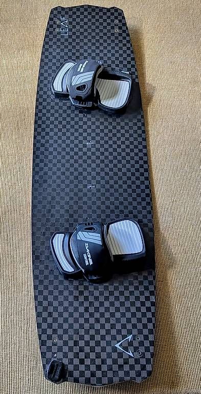 Aquilone: Planche de kite carbone avec pads – Usato da Provence venduto da tokoclo