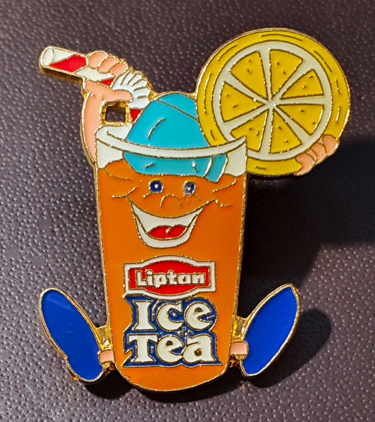 Placchette & Badge: R800 - Pin Lipton ICE TEA Männchen Glas mit Tee Eis Zitrone – Usato da Reinach BL venduto da Boston-Verkauf