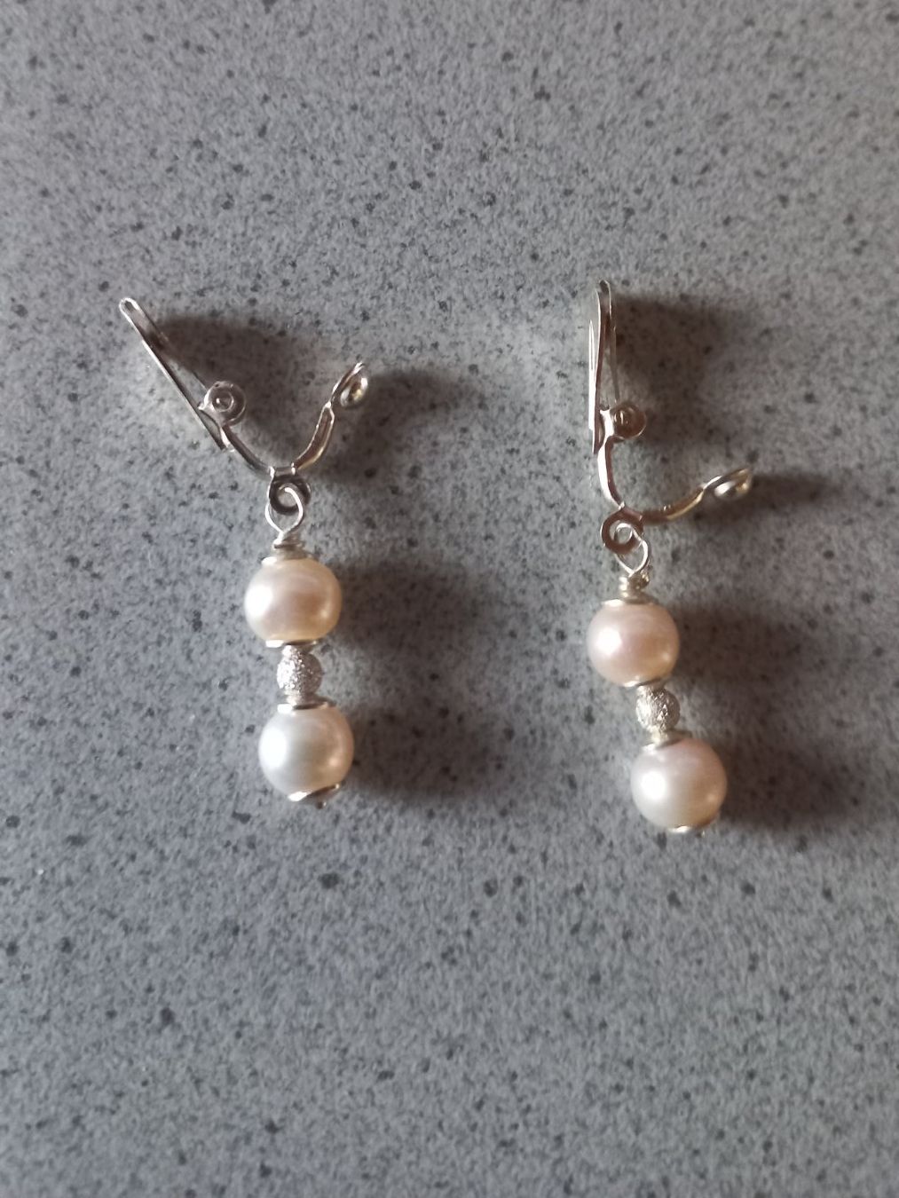 Orecchini pendenti & Orecchini a lobo: Elegante Ohrclips mit Perlen und Silber Kugel – Nuovo (secondo la descrizione) da Winistorf venduto da acreativ2 1