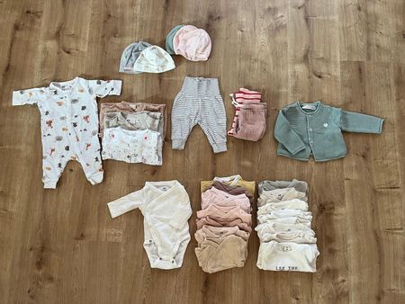 Babykleider Gr. 50 | 29 Teile | Erstausstattung