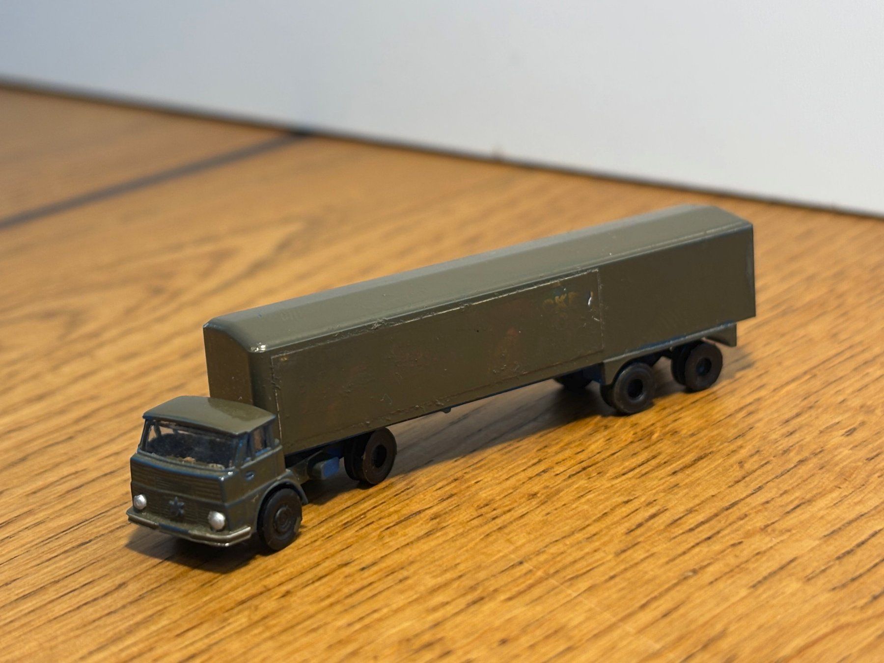 Modellini di ferrovie: L2174: Armeelastwagen, bemalt (Spur N) – Usato da Birsfelden venduto da Birs_25 2