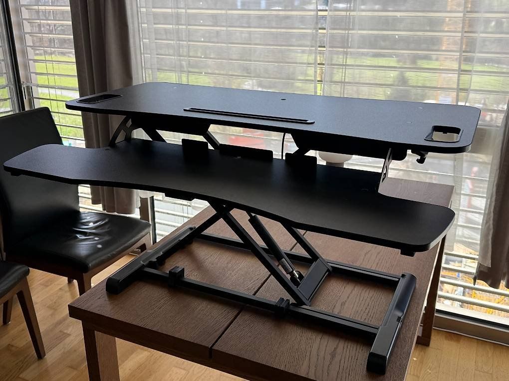 Scrivanie: Digitus Desk Riser for sit/ stand workstation – Usato da Chavannes des bois venduto da JustST2