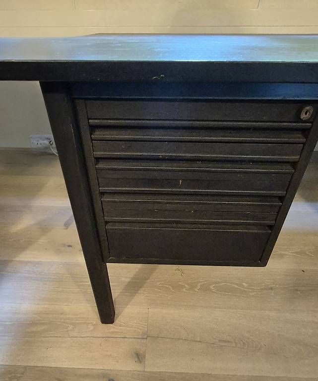 Tische: Massiver Holztisch – Gebraucht aus Märstetten von Optika 1