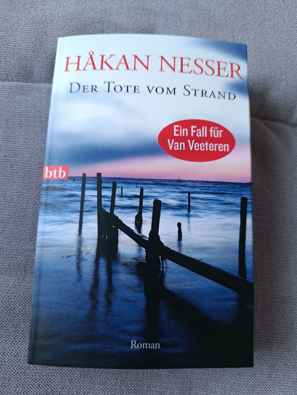 Libri: Hakan Nesser Der Tote vom Strand – Usato da Bellach venduto da TORA4