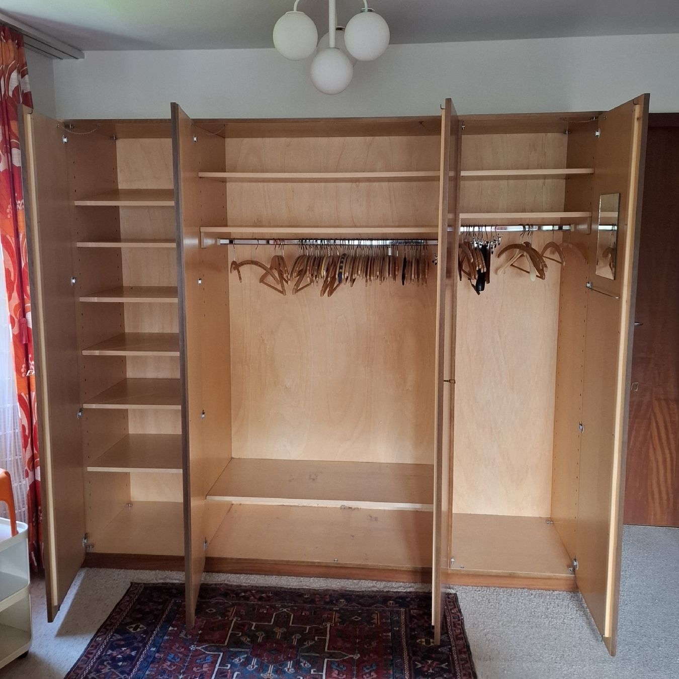 Armadi: Massiver Kleiderschrank aus Holz – Usato da Reinach BL venduto da Malin20 1