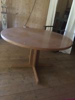 Holztisch. Boutique Danoise in sehr gutem Zustand. 