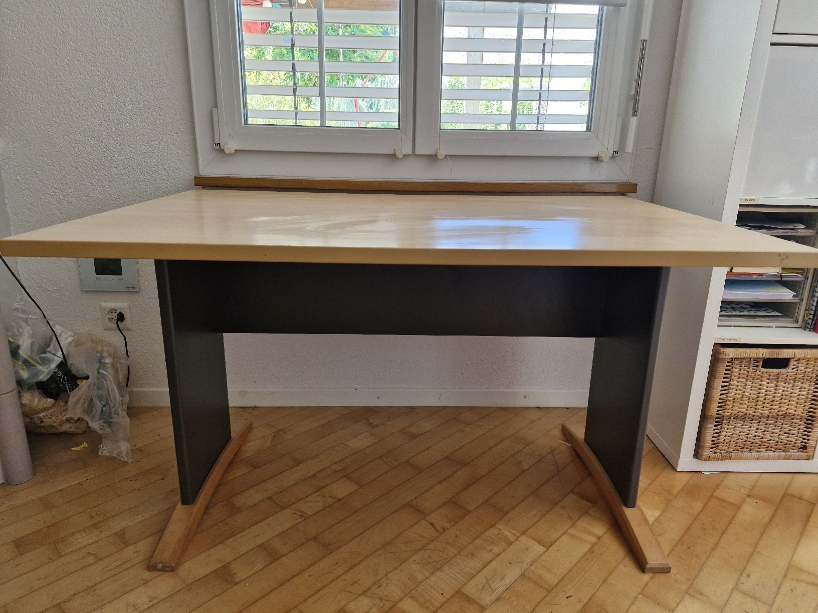 Schreibtische: Schreibtisch massiv – Gebraucht aus Schafisheim von metlaeufer