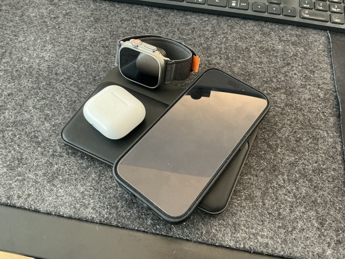 Caricabatterie: Nomad Base Station Apple Watch Edition wireless charger – Usato da Zürich venduto da jankais3r 1
