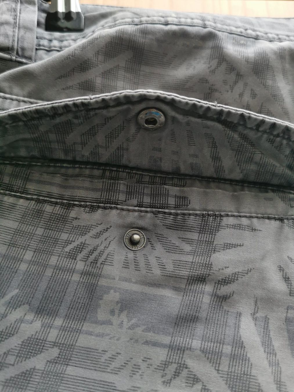 Pantaloni: Cargo-Shorts, Graumeliert, Gr. 42/44 – Usato da Genève venduto da GVMaam 2