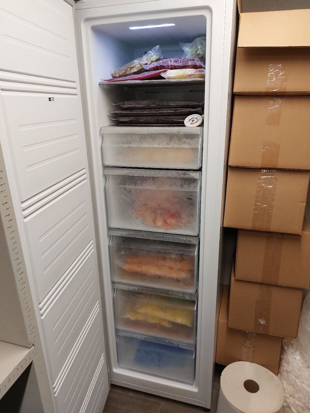 Congelatori: Kibernetik Gefrierschrank 245 Liter A++ – Usato da Winikon venduto da Pluto4 1