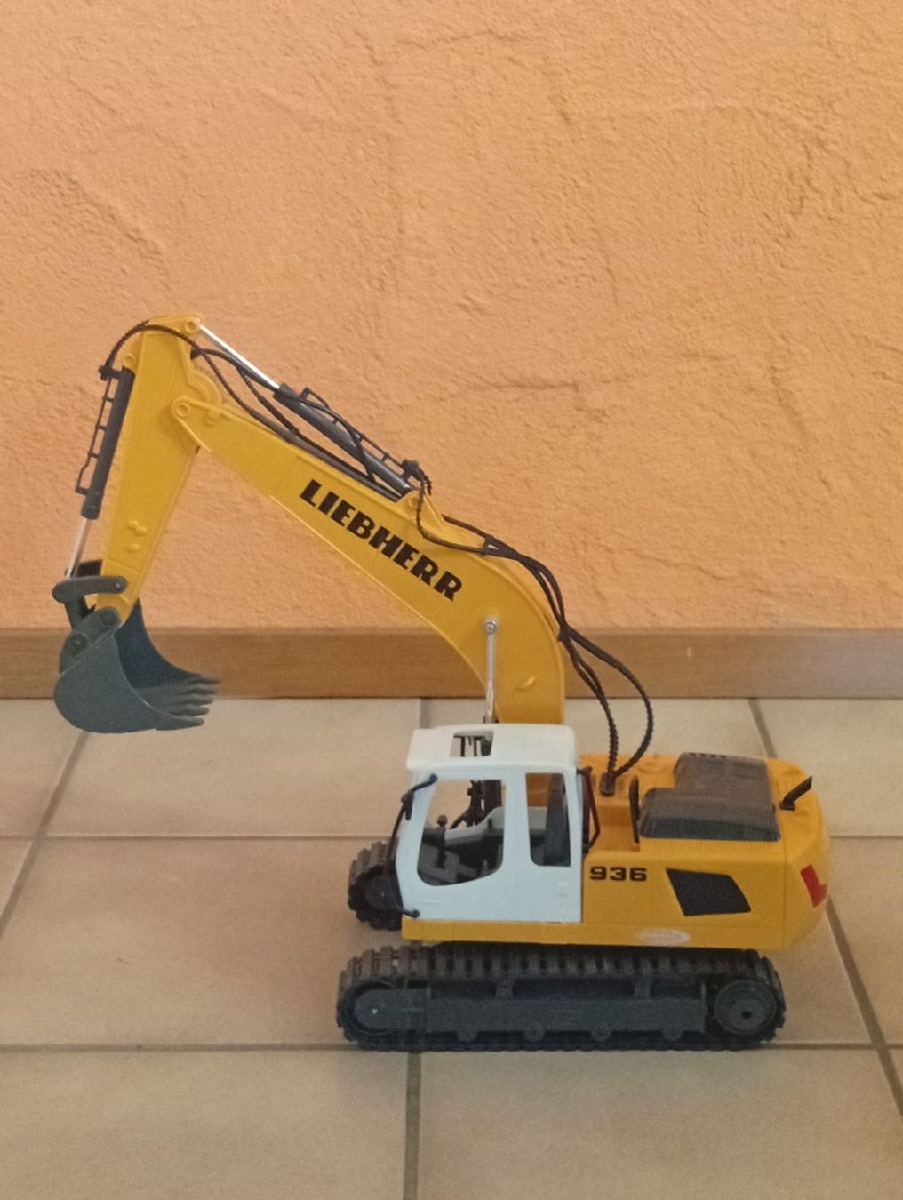 Giocattoli: Liebherr Bagger 936, ferngesteuert – Nuovo (secondo la descrizione) da Buttikon SZ venduto da cla_sh9h 3