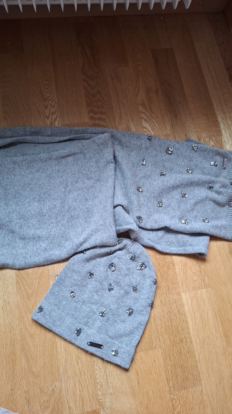Copricapi, berretti & cappellini: Winter Klamotten – Usato da Leuzigen venduto da nin_lm72
