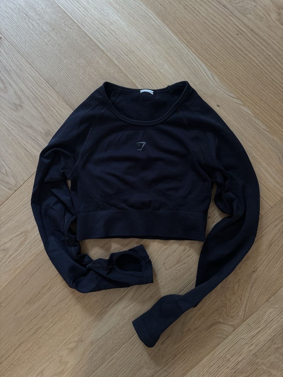 T-shirt: Gymshark Flex Crop Top schwarz – Usato da Zürich venduto da milenaxx 1