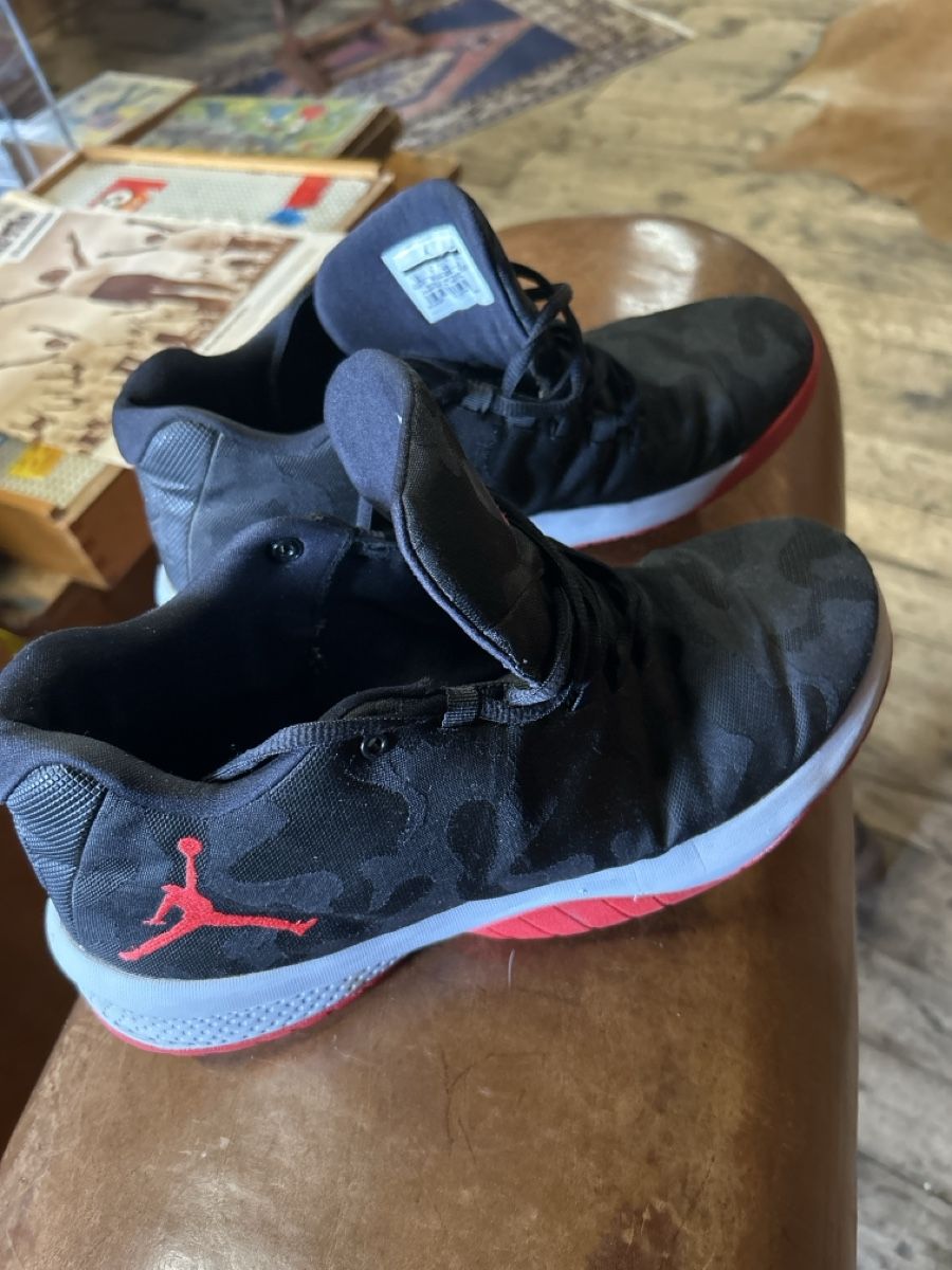 Herrenschuhe: Turnschuhe Nike 46 – Gebraucht aus Urnäsch von montags-lager