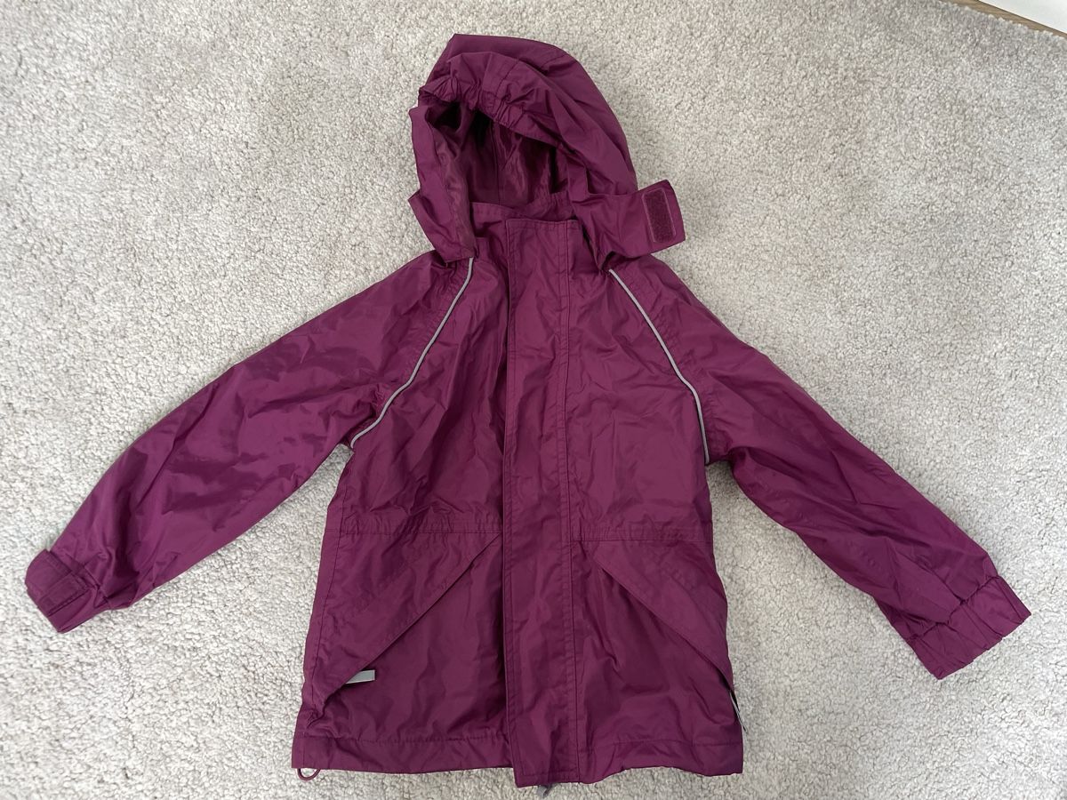 Giacche & Cappotti: Kinder Regenjacke, Lila, Grösse 104 – Usato da Grosshöchstetten venduto da and_7gf5