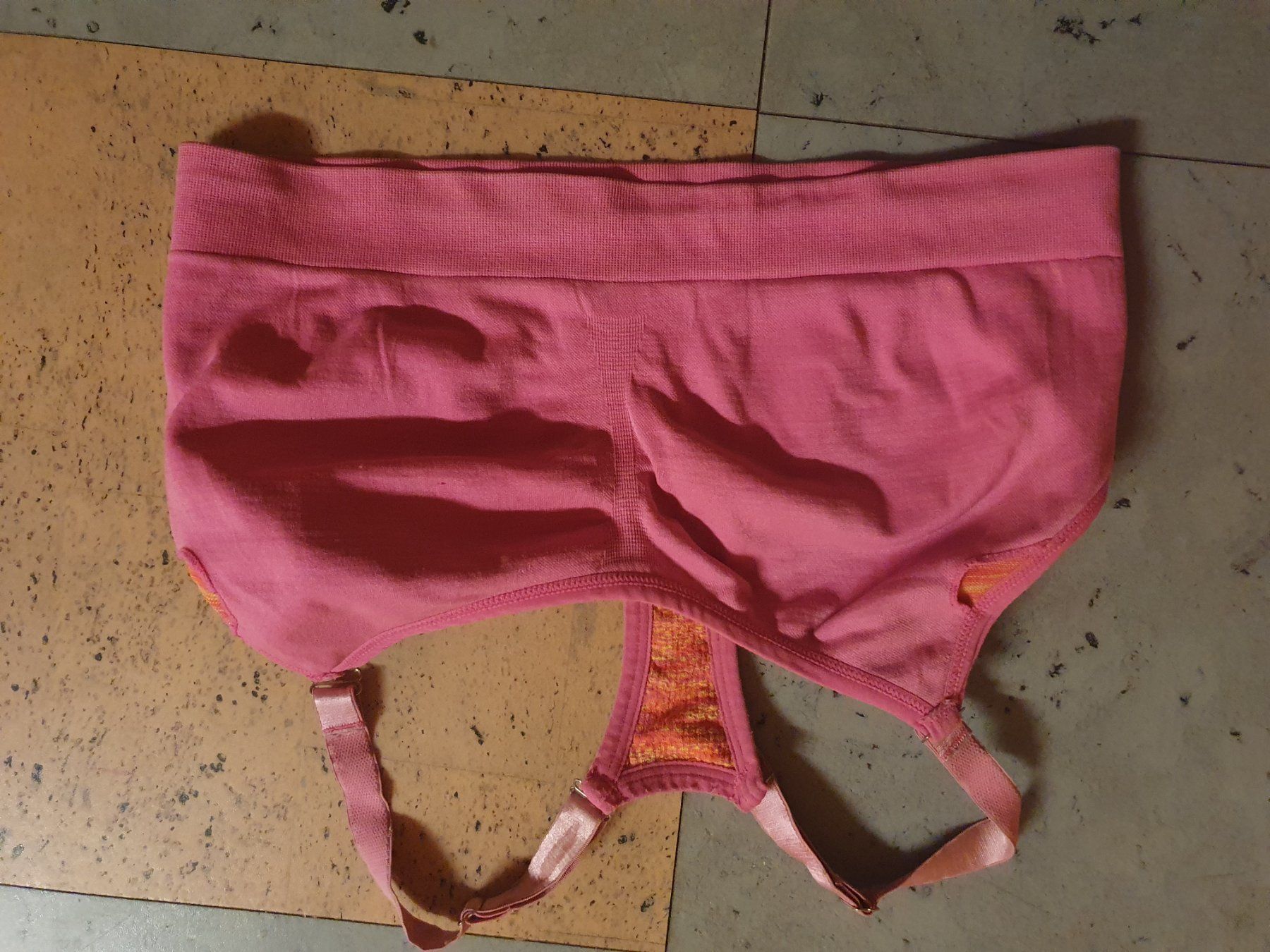 Top: Sport BH – Usato da Moosseedorf venduto da Sonnenschein.. 2