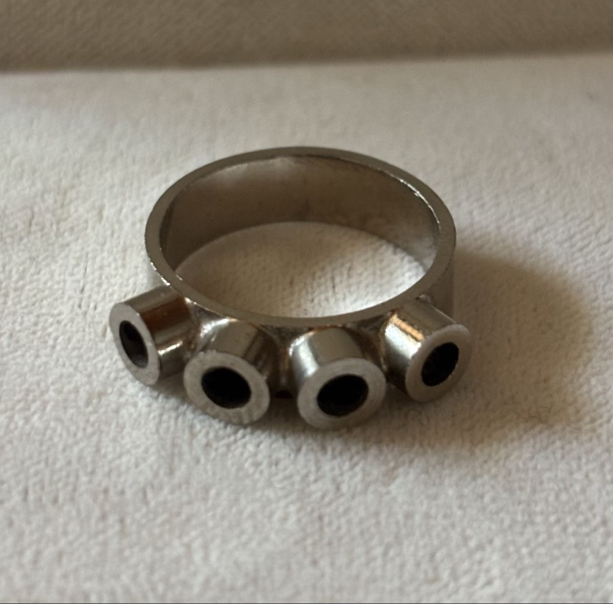 Anelli: Einzigartiger Ring in Grösse 53 Matrial nich bekannt – Nuovo e nell'imballaggio originale da Köniz venduto da Vamp-Wer