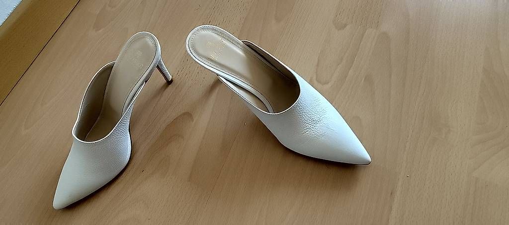 Scarpe da donna: Süsse weisse Pantoletten, Grösse 36 – Nuovo (secondo la descrizione) da Urtenen-Schönbühl venduto da phu_tpt8 2