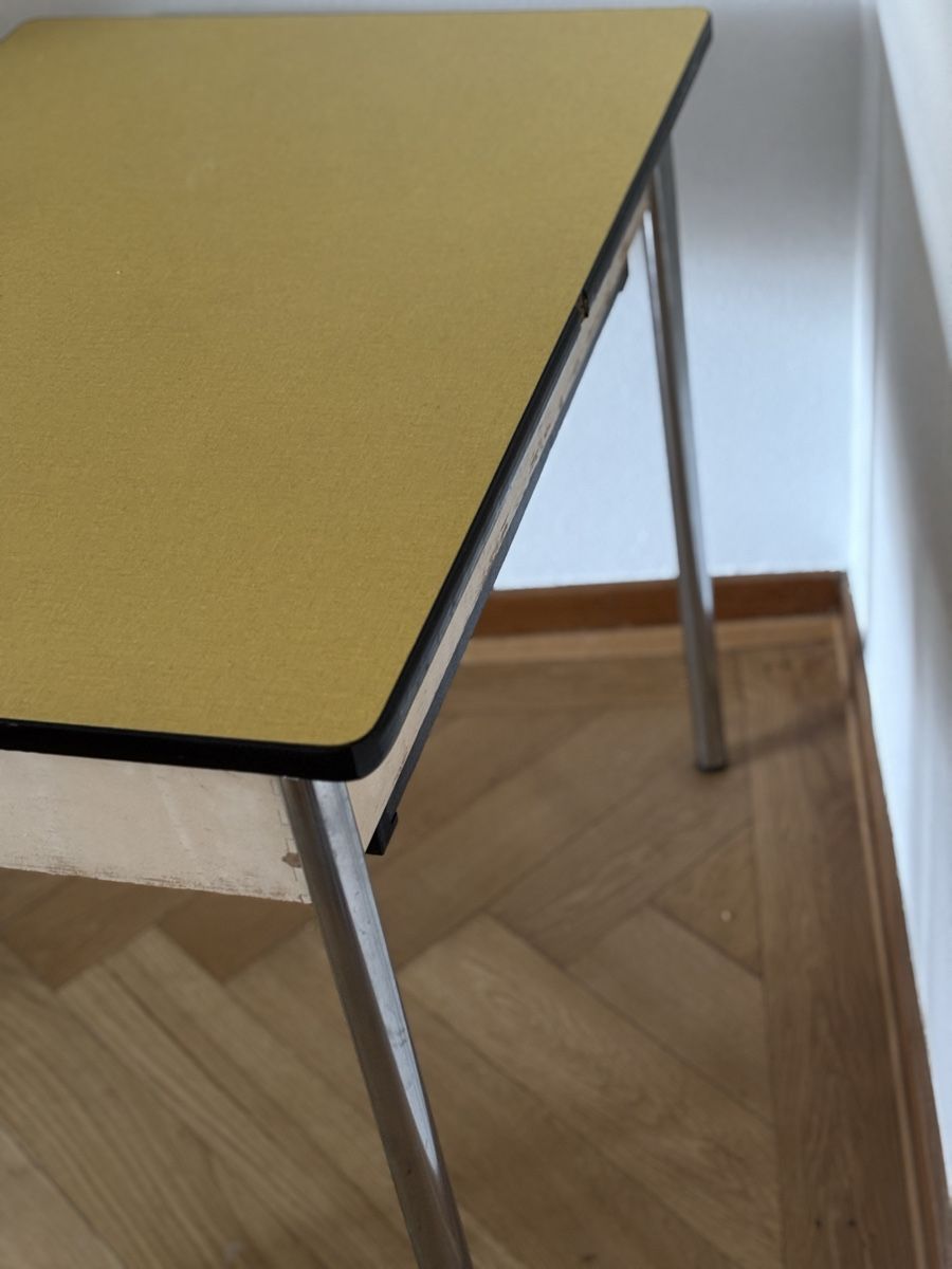 Tables: Table jaune en formica – D'occasion à Bern par Bubbleblee 2