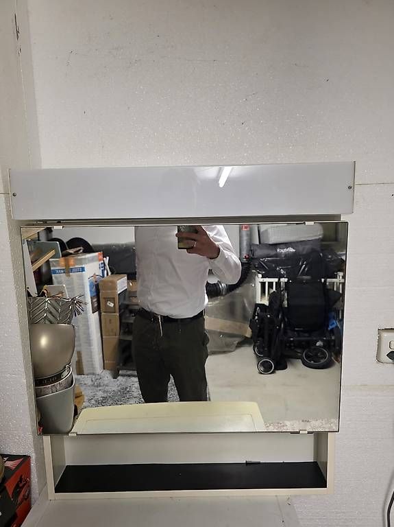 Armoires miroirs: Retro Spiegelschrank mit Licht – D'occasion à Arni AG par MaximilianS01 2