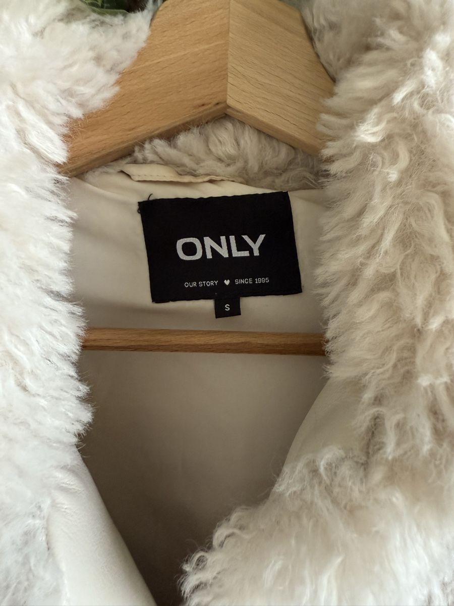 Only Cappotti: Flauschige Winterjacke – Usato da Berikon venduto da chuchu 1