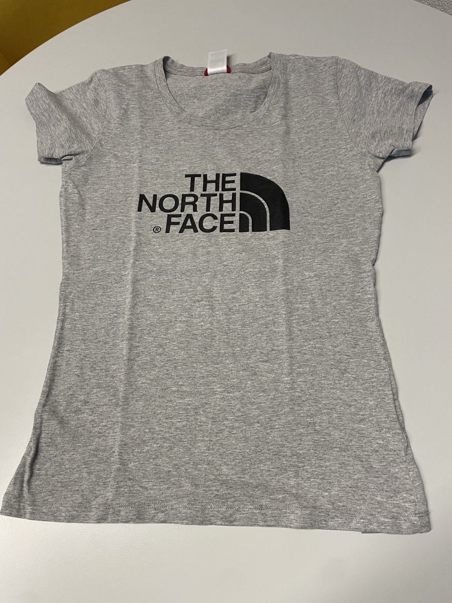 North Face T-shirt: The North Face T-Shirt Grau Gr. S – Nuovo (secondo la descrizione) da Feldbrunnen venduto da moremi01 2