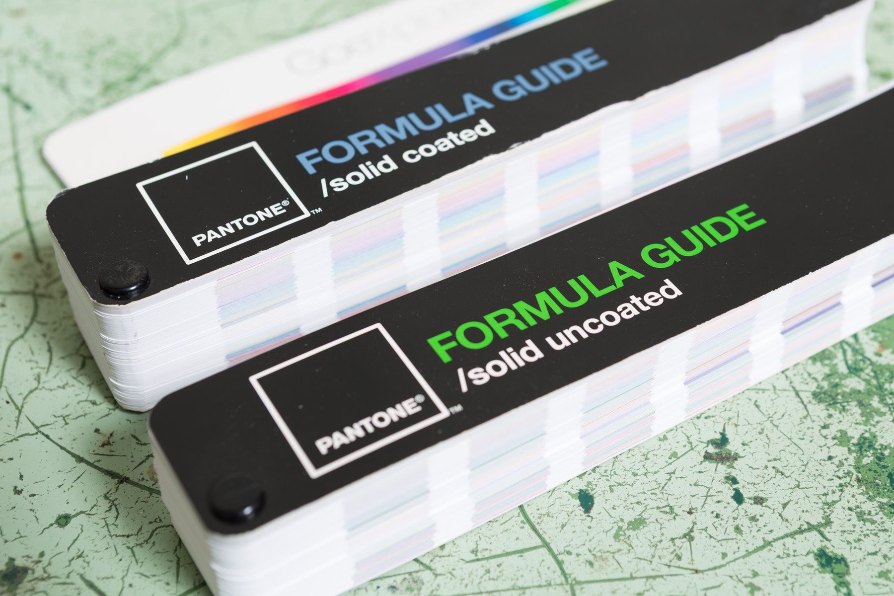 Colori: Pantone Formula Solid Coated/Uncoated Farbfächer – Usato da Bern venduto da sales_et 4