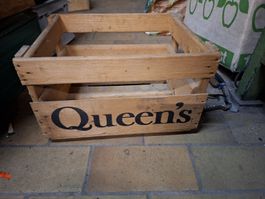 Vintage Holzkiste "Queen's" - Charmante Dekoration!