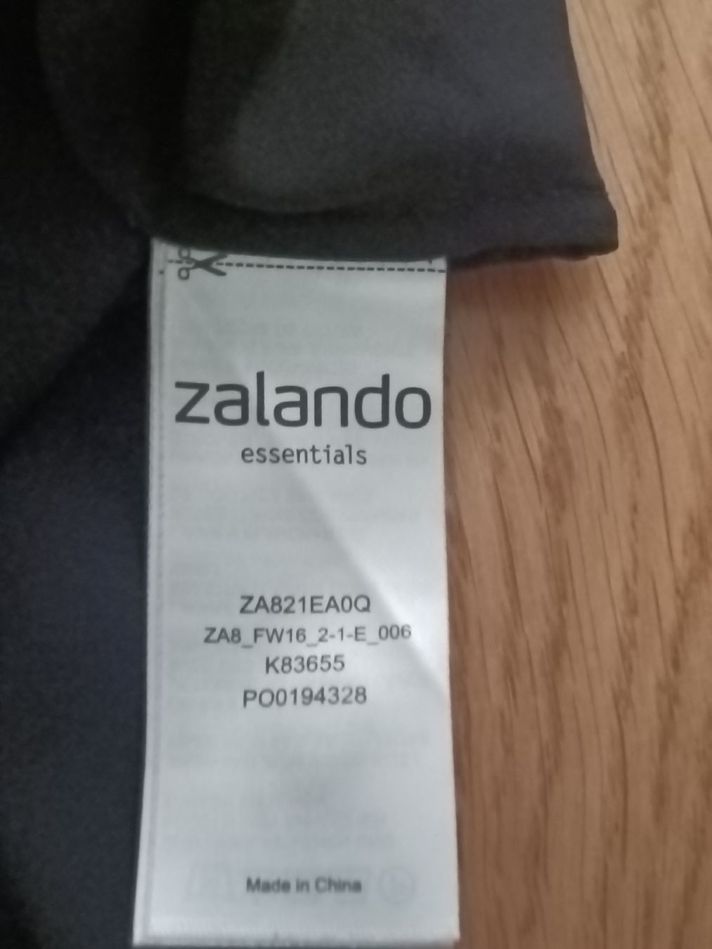 Blusen: Damen Bluse schwarz Grösse M Zalando Essentials Polyester – Gebraucht aus Sargans von Polifemo58 4