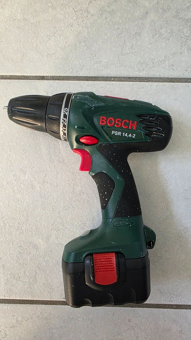 Bosch Trapani: Visseuse-perceuse Bosch PSR 14,4-2, 2 accus+chargeur+coffret – Usato da Attalens venduto da Mishanya 2