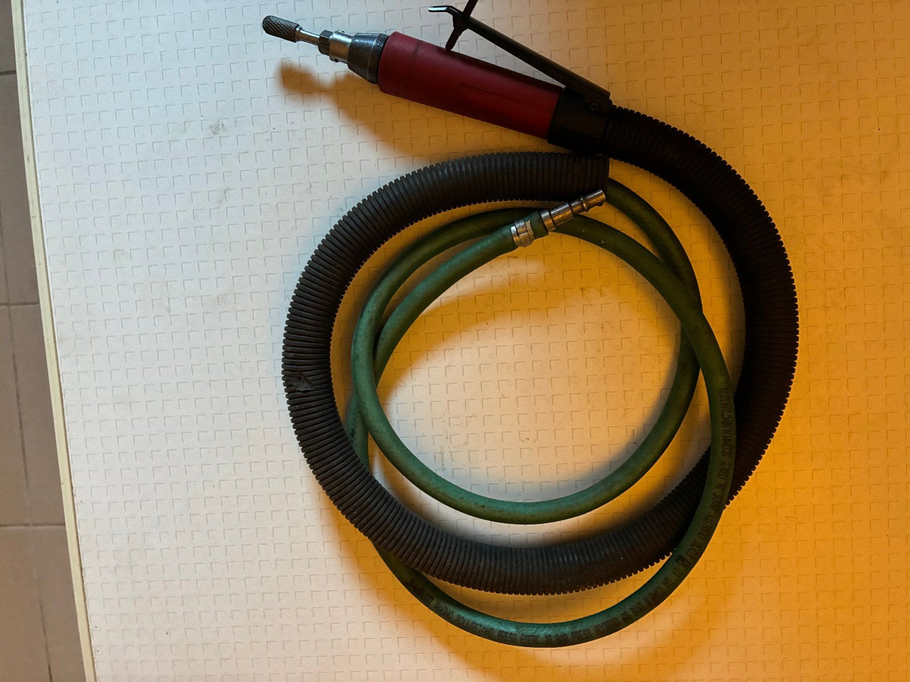 Suhner Tutti gli attrezzi: Pressluft Schleifgerät – Usato da Wettingen venduto da ac48