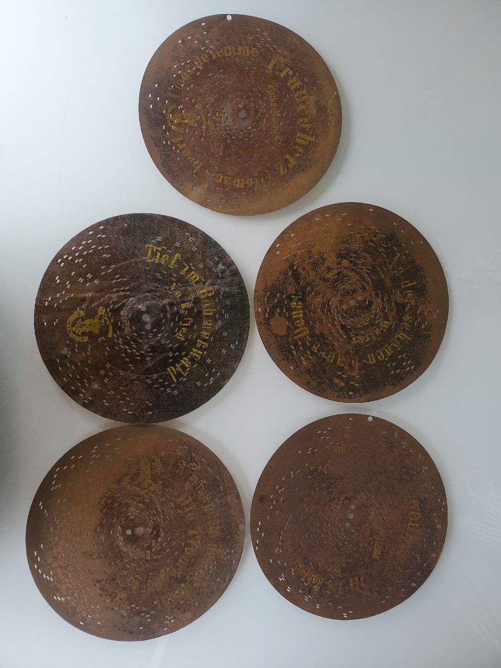 Plateaux: 5 antike Lochplatten – D'occasion à Frauenfeld par BeneFull 1