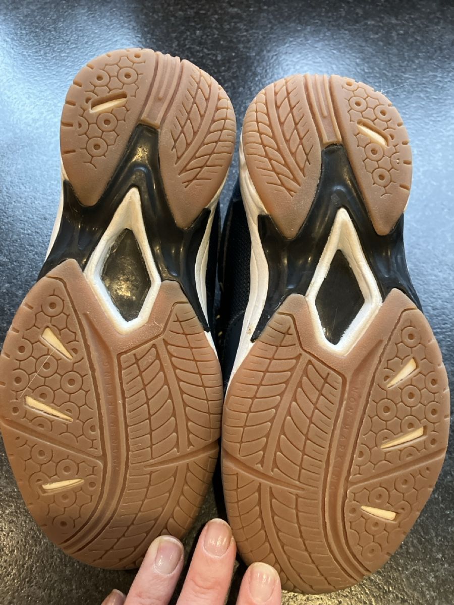Scarpe per ragazzi: Hallenturnschuhe Gr 33 – Usato da Weissbad venduto da Praxedis_P51 3