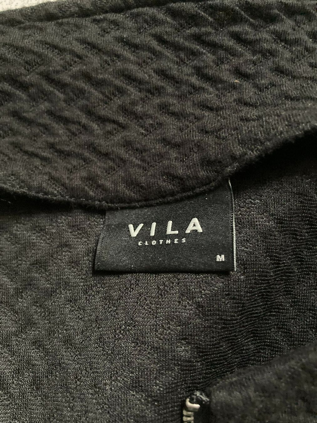 Vila Jacken: Vila Sweatshirt/Jacke Größe M Schwarz Neu – Neu (gemäss Beschreibung) aus Lausanne 26 von anaxena 2