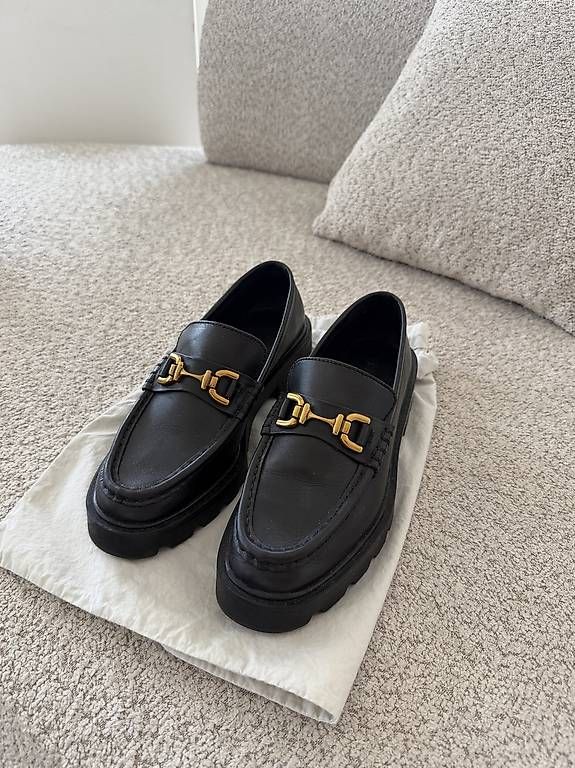 Zara Scarpe da donna: Zara Leder Loafers – Usato da Dietikon venduto da Prelovedpearls