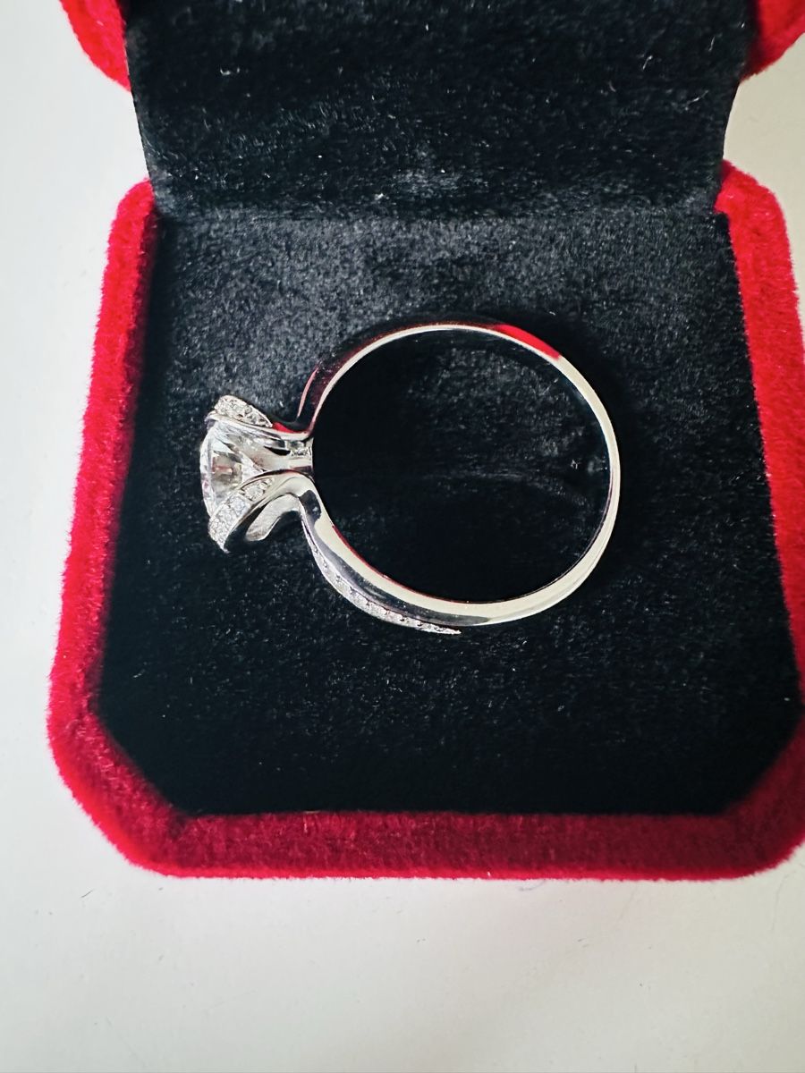 Bagues: Anello donna argento con Moissanite 1carato – Neuf (Voir description) à Cureglia par myr_9v25 2